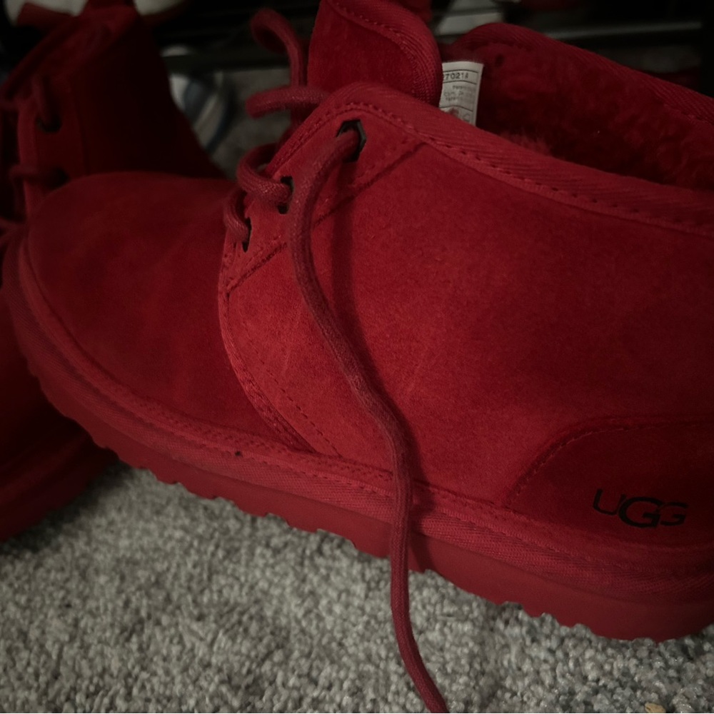 Red Ugg neumel